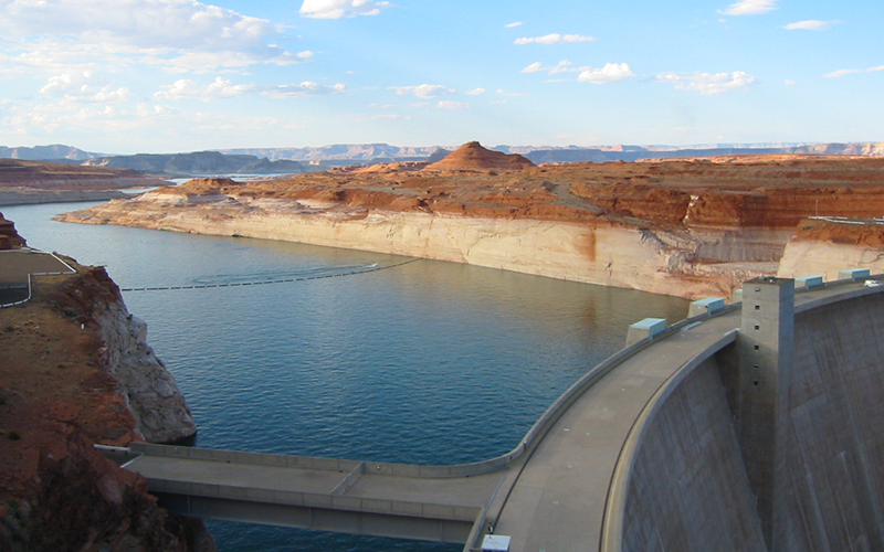 Lake Powell and Glen Canyon Dam in July 2004. Credit: Bradley Udall, Univ. of Colorado